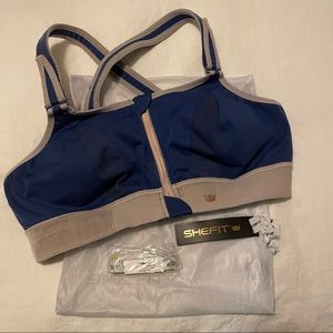 SheFit 2luxe bra in blue with pink accent